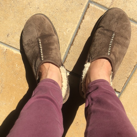 UGG BETTEY Shearling Shoes - Picture 3 of 3